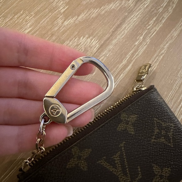 Louis Vuitton Key Pouch - Picture 4 of 9